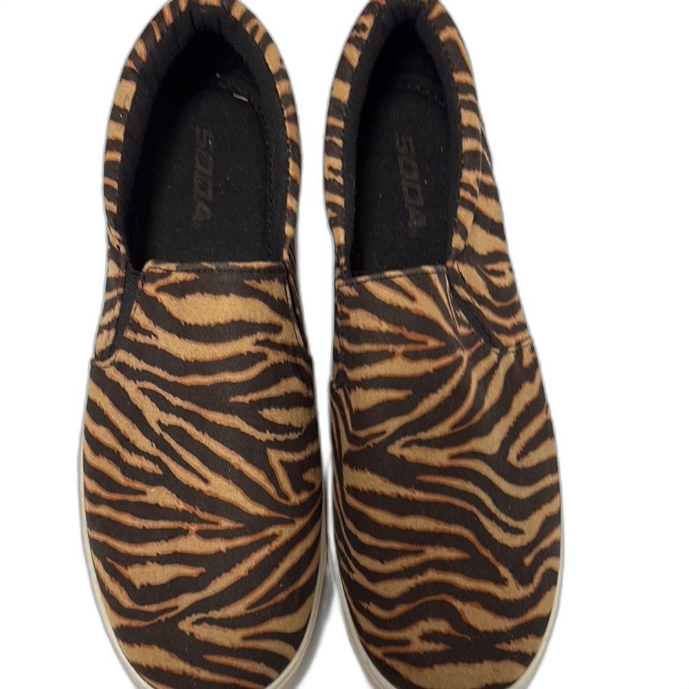 Soda Zebra Print Slip-On Shoes Size 9